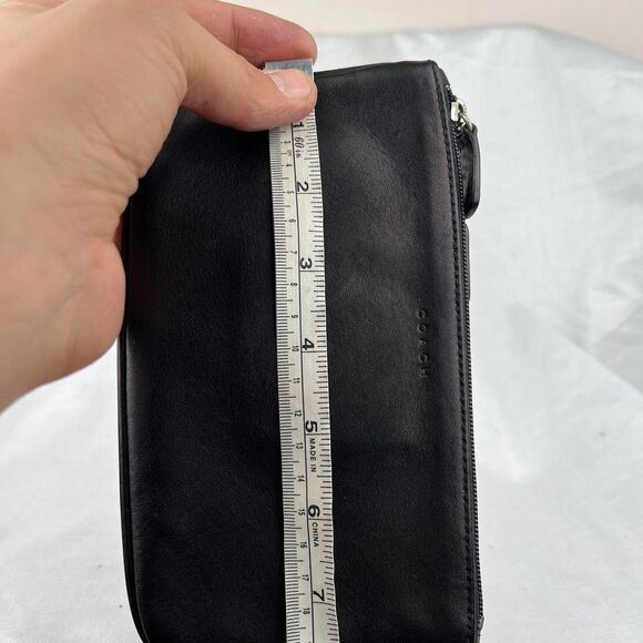 Vintage Black leather Coach pouch with zipper closure and signature logo - Picture 7 of 8